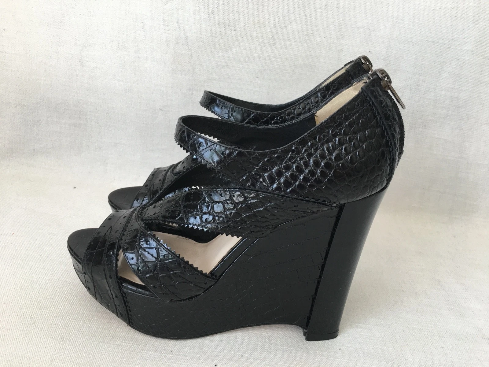Chaussures à talons zippés en cuir crocodile/alligator noir Christian Dior. Taille 8,5