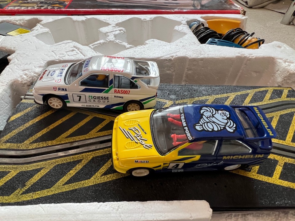 Scalextric C672 Escort (RS Cosworth) Rally Car Race Set Boxed Complete ...