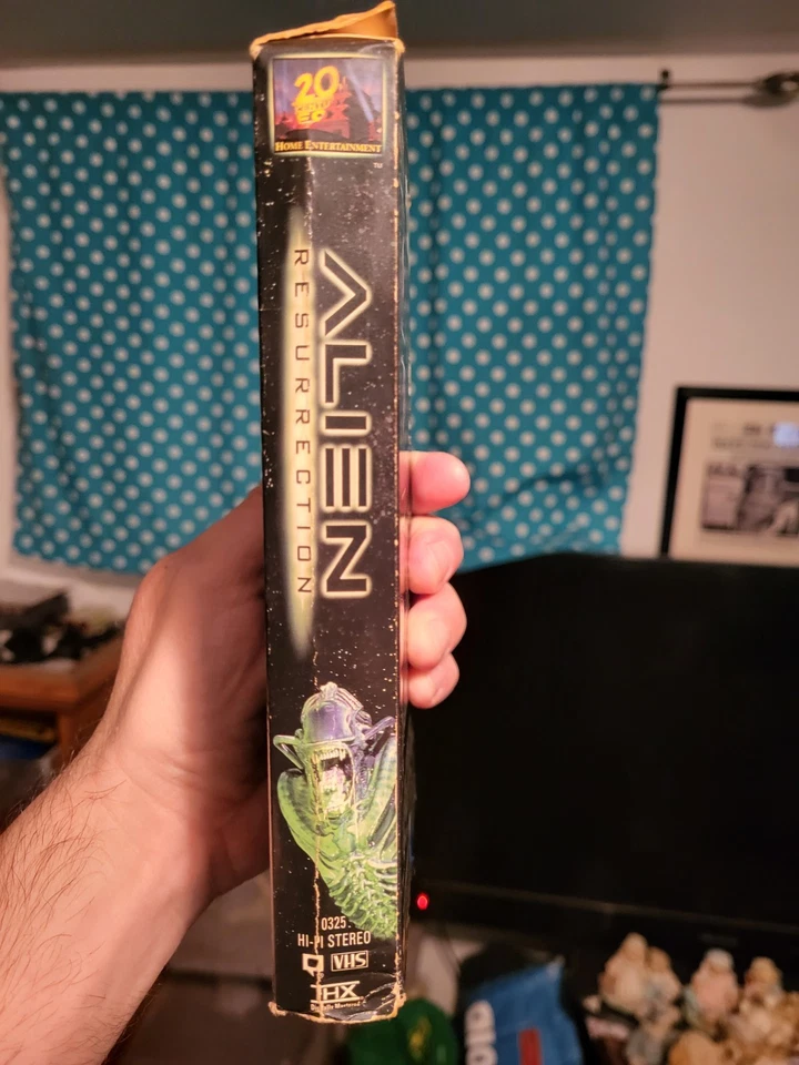 Alien Resurrection VHS (1998)  - Image 4 of 4