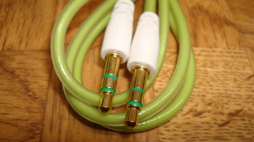 3.5mm Male to Male Aux Cable Cord Car Audio PC iPhone Headphone Jack GREEN 3ft - Picture 2 of 2