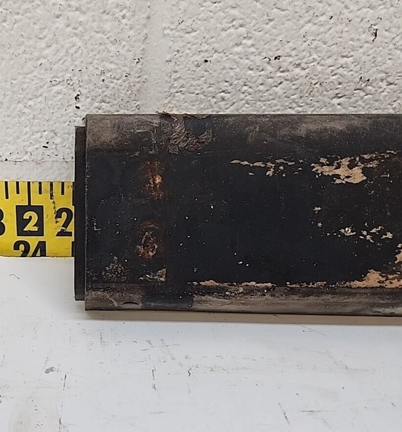 Protector de parachoques central trasero Nissan Datsun 310 1979-82 (SVM169) 1979-82 nuevo stock antiguo OEM Foto 2 de 4