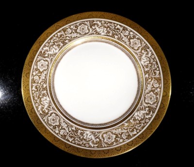 Stunning Minton Porcelain Ball Ivory Dinner Plate