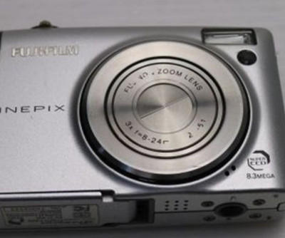 FUJIFILM FinePix F40fd Silver Digital Camera Body Excellent Item