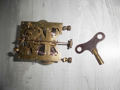Junghans Regulator Uhrwerk mit Schlüssel