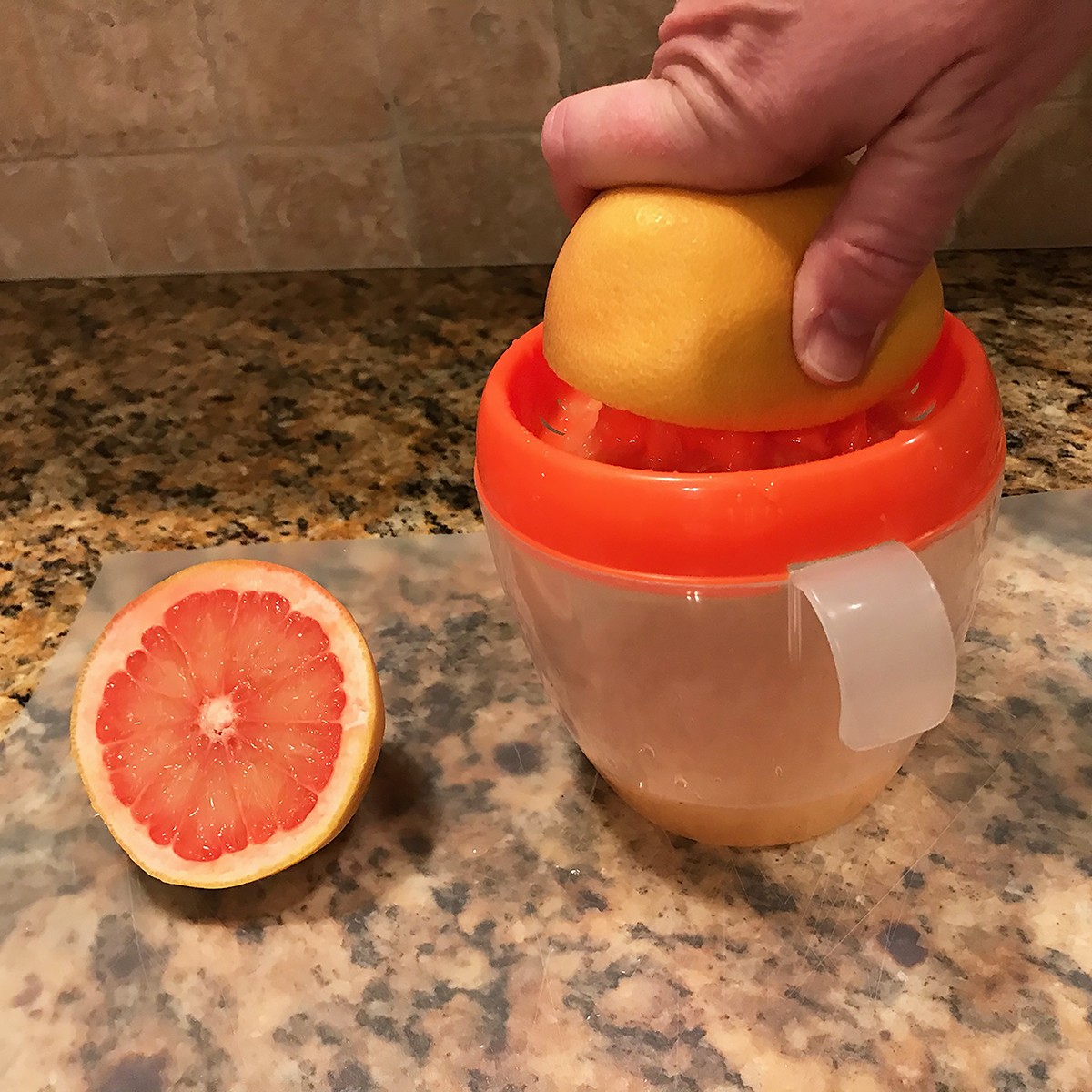 Manual Fresh Fruit Citrus Juicer Orange Lemon Grapefruit Hand Squeeze Press Tool
