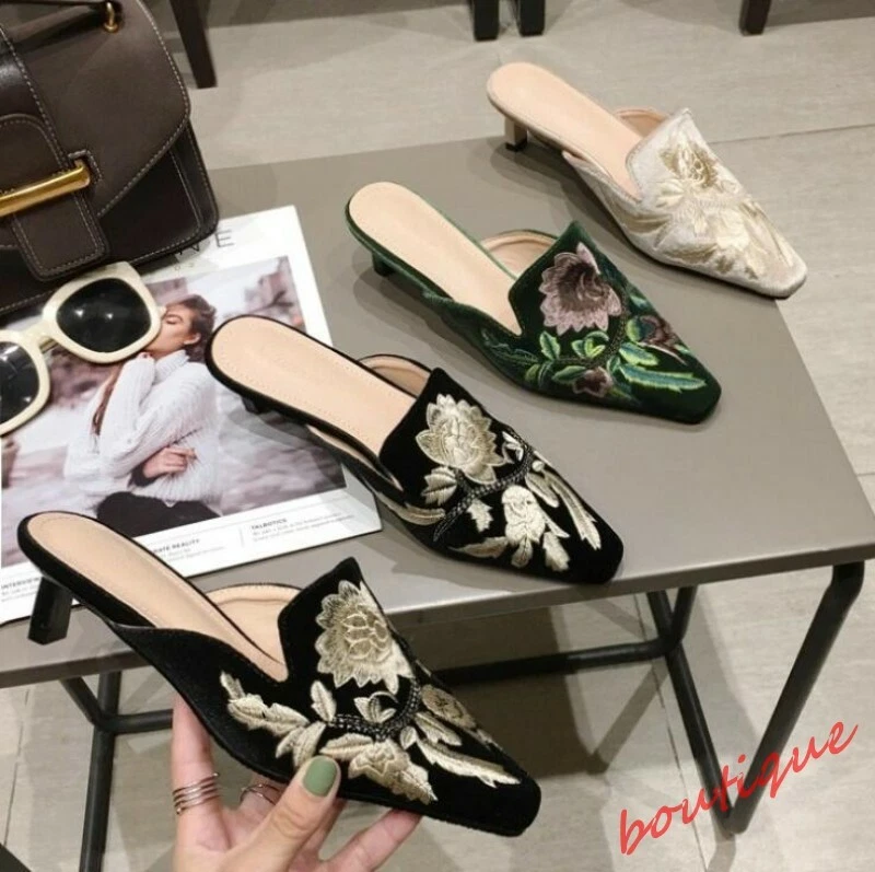Mujeres Floral Bordado Gatito Tacones Punta Punta Zapatilla Zapatos Sandalias Mula Foto 2 de 4