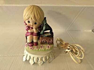 Vintage Underwriter Laboratories Lamp Aladdin Giftware Girl with Phonograph