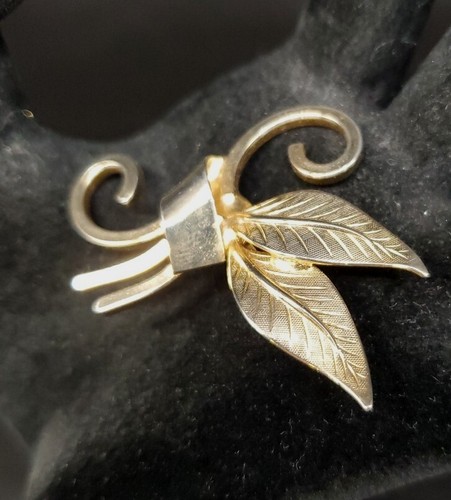 Vintage Goldtoned Double Leaf Brooch - Picture 2 of 7