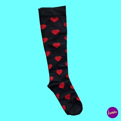 Markenlose kniehohe Herzsocken für Damen, Baumwollmischung, schwarz/rot, UK 4 6
