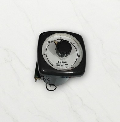 OMRON DMT-0594 MOTOR DRIVER TIMER VOLTAGE 24VDC FREE FAST SHIPPING