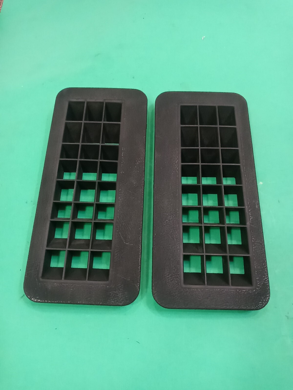 2 Jaguar 1987 Xj6 Series 3 OEM Dash Defogger Vent Pair for sale  