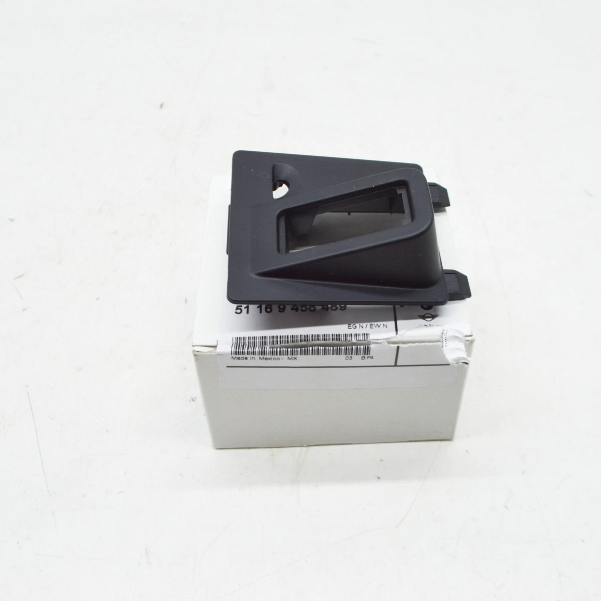 NEW BMW X3 G01, F97 STORAGE COMPARTMENT USB TRIM 51169458489 