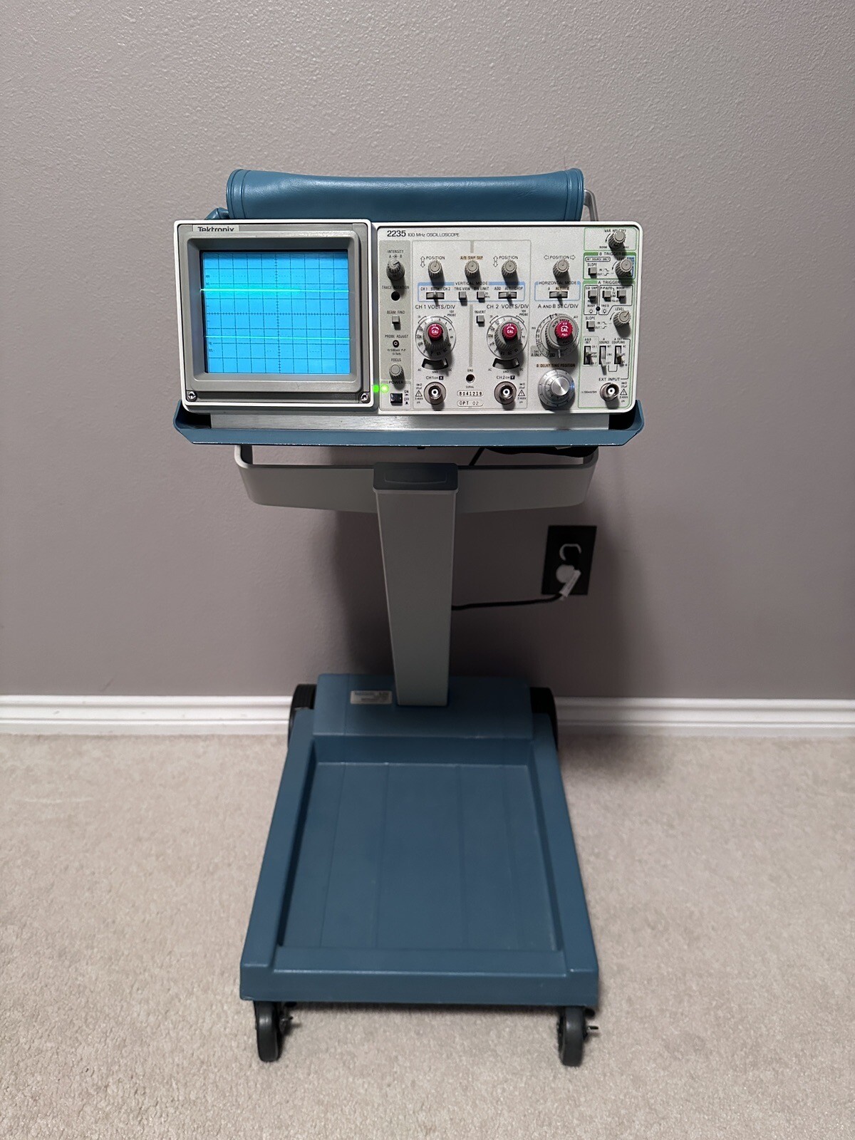 Tektronix 2235 100 MHz dualtrace, dualtimebase portable scope
