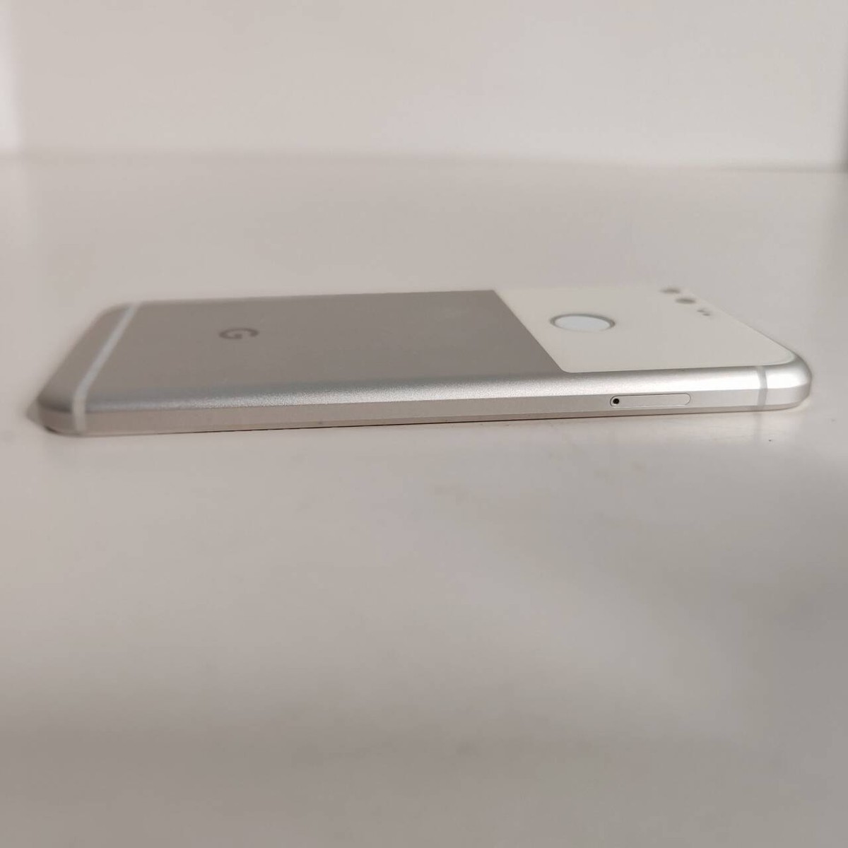 Original Google Pixel (1st Gen) - 2016 Pixel XL Unlocked 4G