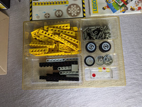 LEGO TECHNIC: Universal Set (8020) with Box & Instructions *Missing some pieces