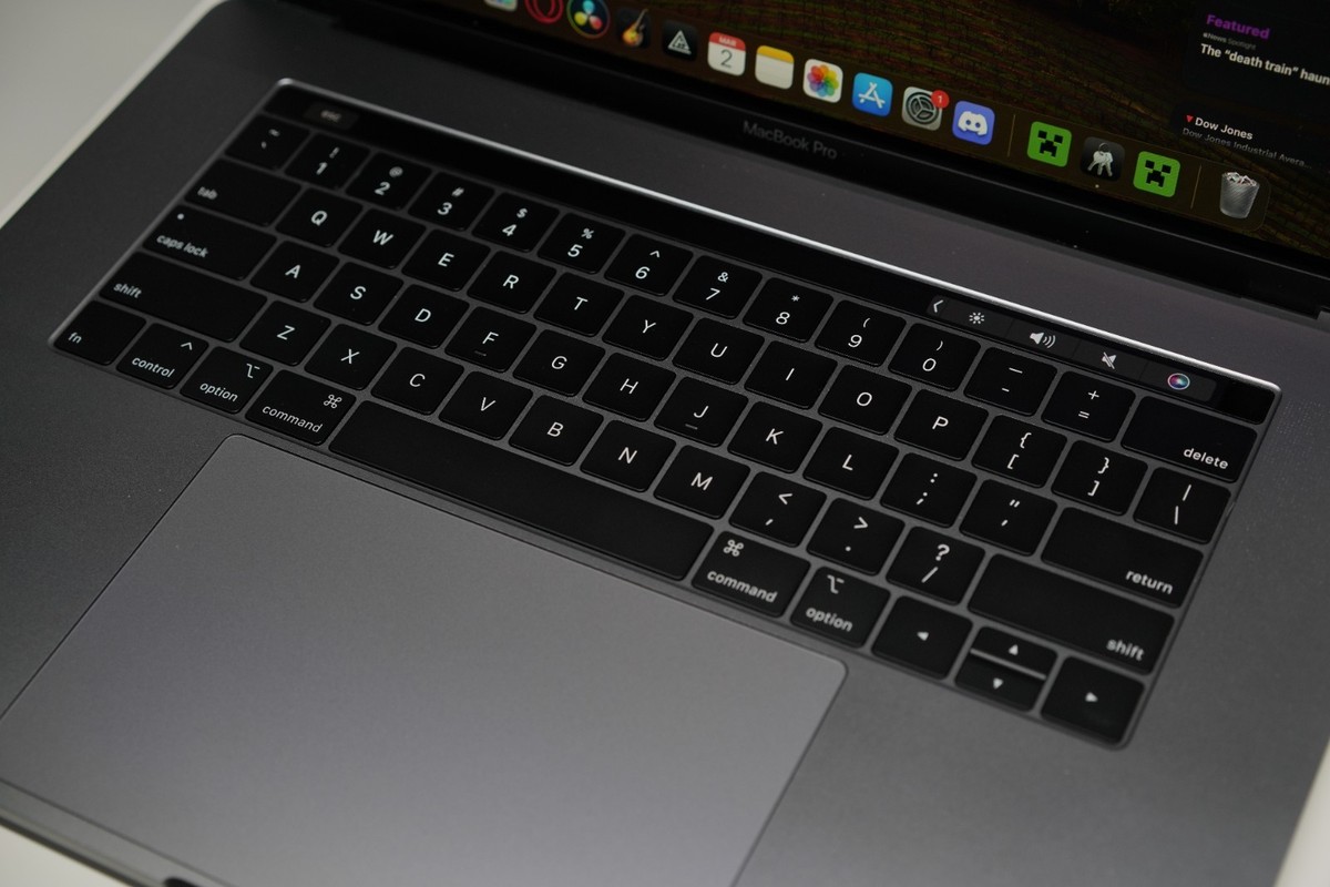 MacBook Pro 15-inch, 2019 8-Core 16GB RAM 512GB SSD Space Gray – w