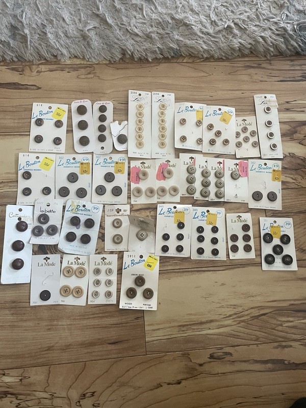 Vintage Buttons Browns And Tabs La mode, Streamline, Casa De Leon,costumers,Le B