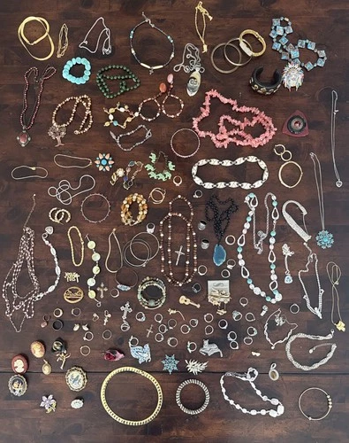 Vintage Costume Jewelry Lot Necklaces, Bracelets, Earrings, Brooches, Rings