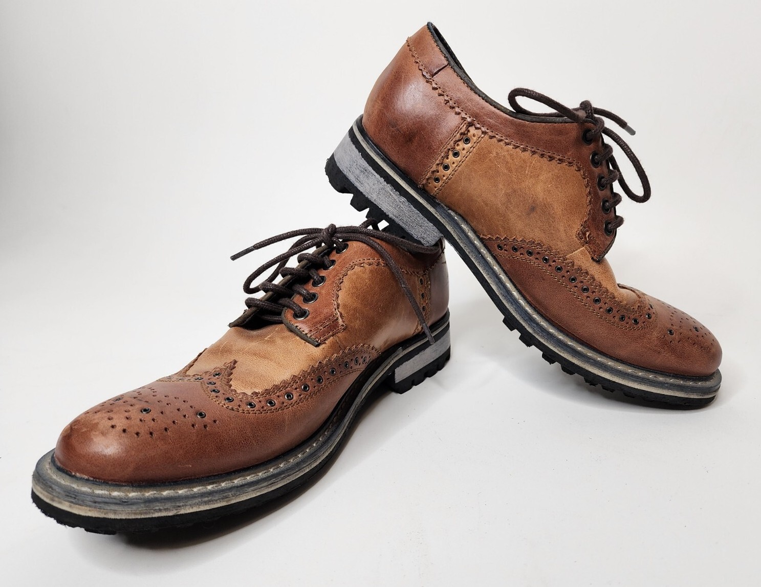 SAOLA Scarpe derby REACTION by Kenneth Cole Zeke in pelle cognac brogue a coda di rondine