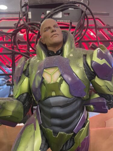 Lex Luthor Power Suit Premium Format Statue Sideshow - Picture 2 of 5