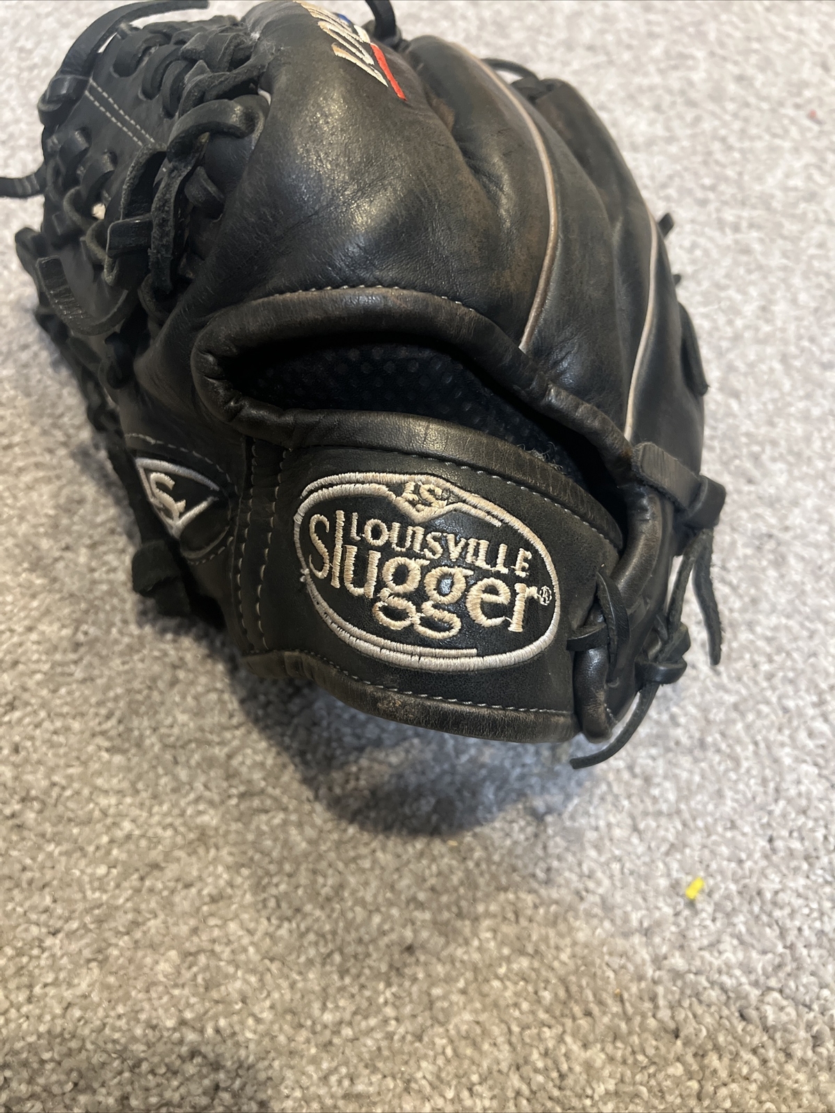 Louisville Slugger Evolution Series Baseball Glove, used, mode EV14-BK, 11 1/2&rdquo;