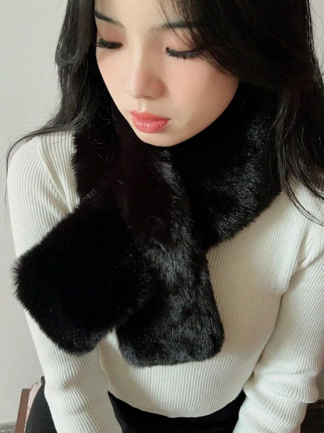 Bufanda cruzada, suave y esponjosa de punto grueso para Mujer Foto 2 de 4