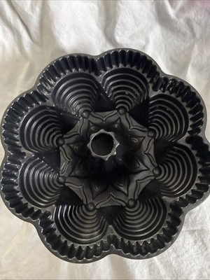 NWOT Nordic Ware Bundt Brand Fiesta Party Pan Cake Mold Non-Stick Cast Aluminum