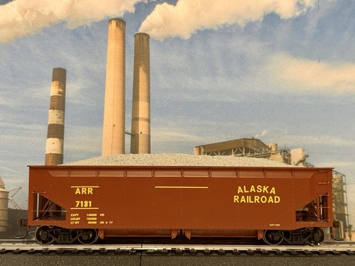 HO Athearn ATH7081 Alaska Railroad ARR 7131 40’ tolva de lastre desplazada con carga | Condition: Used