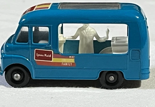 Vintage Lesney Matchbox Series #47 Commer Ice Cream Canteen Truck