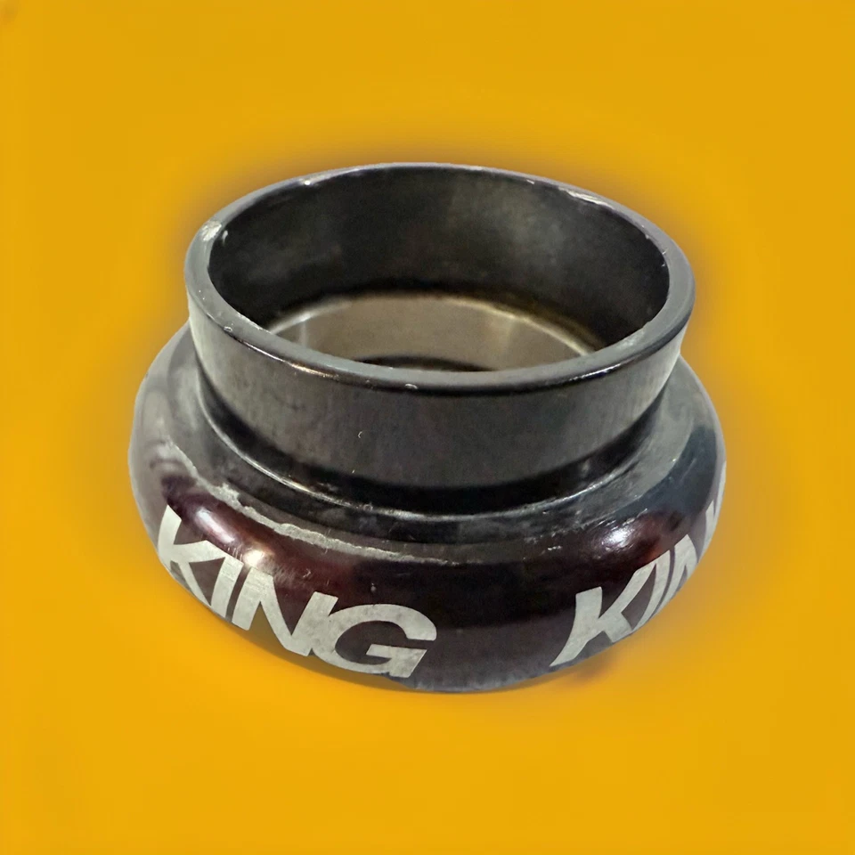 Chris King 无螺纹头套底部杯和不锈钢轴承 1 1/8 英寸黑色 — 第 2/4 张图片