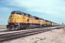 UP 8004 SD-90MAC BLACK THUNDER JCT WY (UNION PACIFIC) ORIGINAL SLIDE 06-96 T16-5