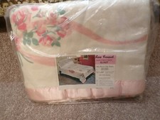 Vtg NOS Rose Bouquet Pink Floral 90/10 Rayon/Nylon Blanket Twin/Double 72 x 90