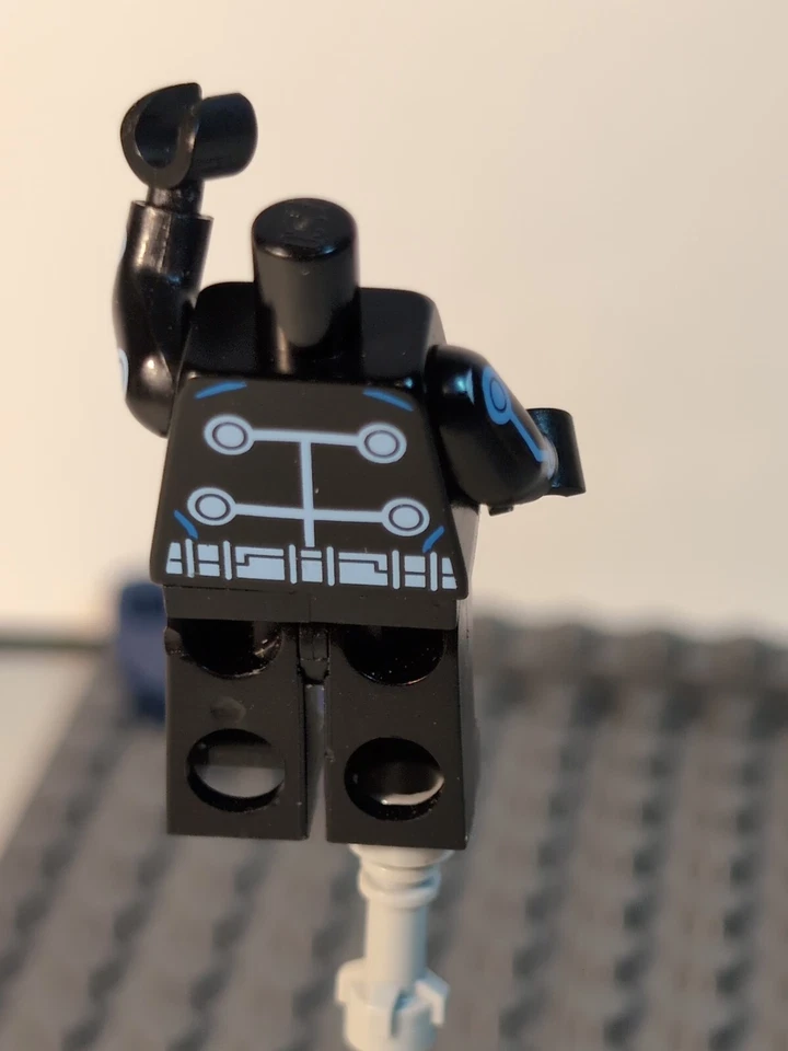 LEGO Minifigura Electro Traje Batman II DC Exclusivo Superhéroe sh046 Sin Cabeza  Foto 3 de 4