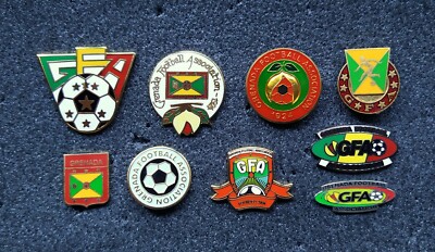 34 - Pin's FOOTBALL LES 30 ANS DE L'U.S ST MOLF 1962 - 1992 34 - Pin's FOOTBALL LES 30 ANS DE L'U.S ST MOLF 1962 - 1992