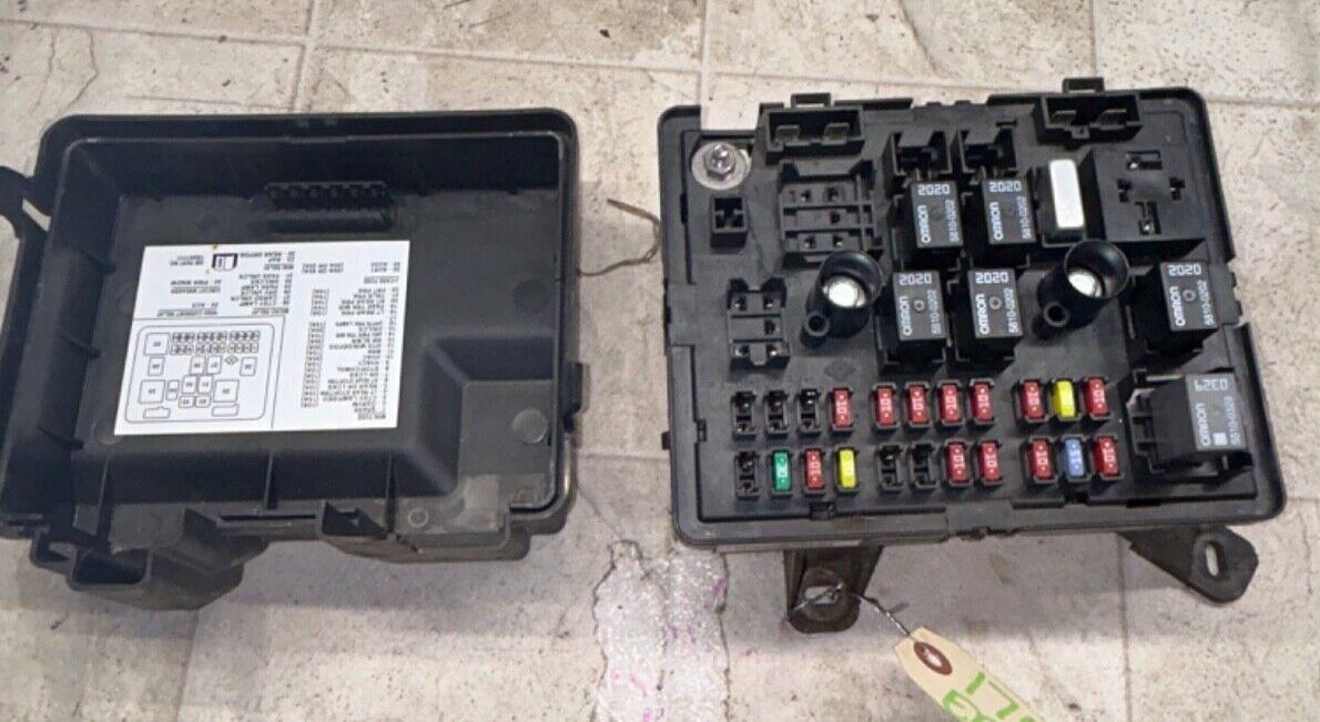 0307 EXPRESS SAVANA 1500 2500 3500 Cabin Fuse Relay Box Circuit Block