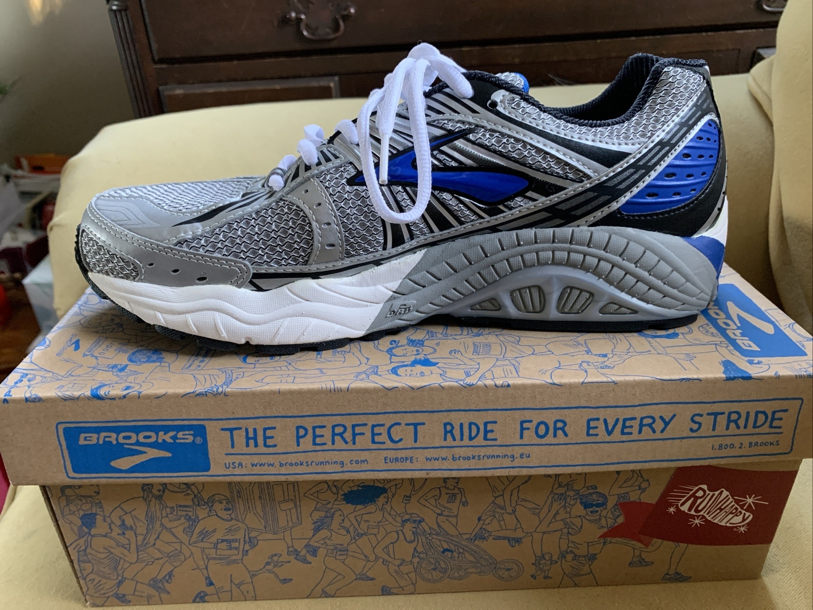 Brooks Beast 12 Mens Shoes Size 9.5 D Grey Blue Silver 110122 New In