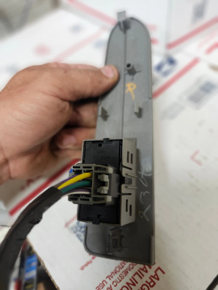 2006-2009 Lincoln ZEPHYR Driver Left Door REAR Power Window Switch - Image 2 of 3