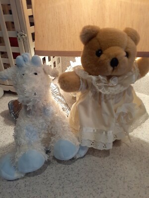 Plush Toys Teddybear In Cute Dress And Curly Giraffe