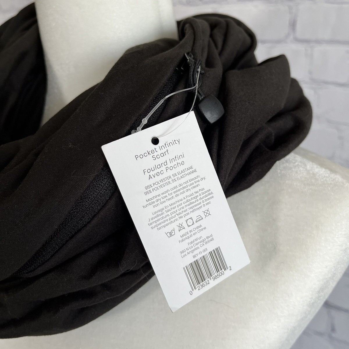 Beyond Yoga NWT Pocket Infinity Scarf Black One Size Stretchy