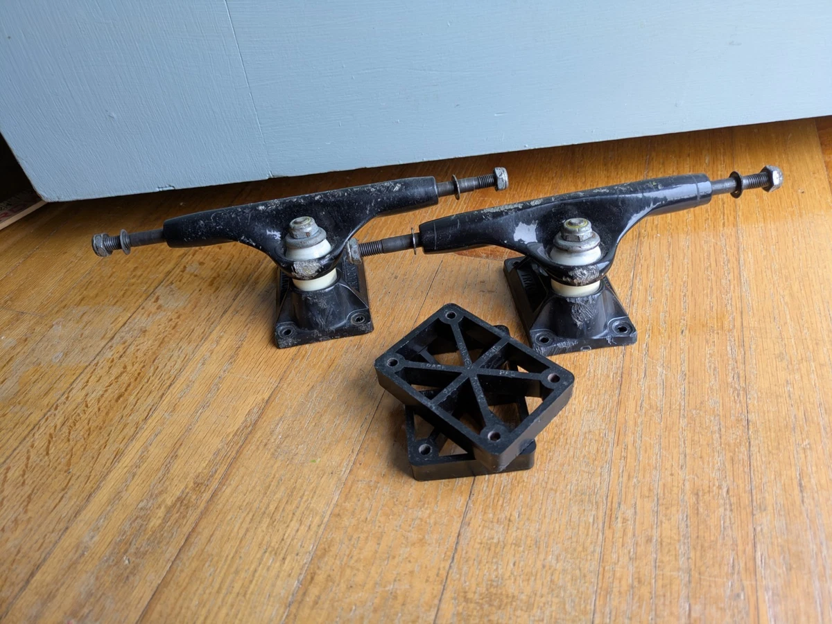 Tracker Trucks In Vintage Skateboarding & Longboarding Equipment