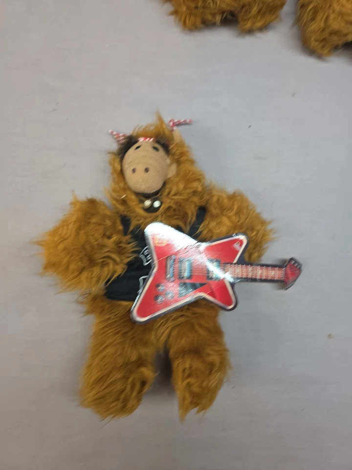 3 Vintage 1988 ALF HAND PUPPETS Born To Rock, Baseball, Surfer 2 Records - Image 2 of 4