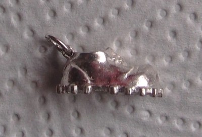 Wanderschuh Anhänger -  835 Silber in 3D Optik - Größe 19x7 mm