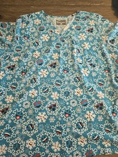 Uniform Advantage Print Scrub top Womens L Gently Used Teal Snowflakes