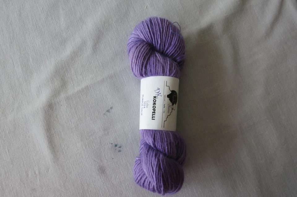 Una (1) madeja de hilos DK Kokopelli Fiesta, color 3224 púrpura salvia Foto 3 de 4
