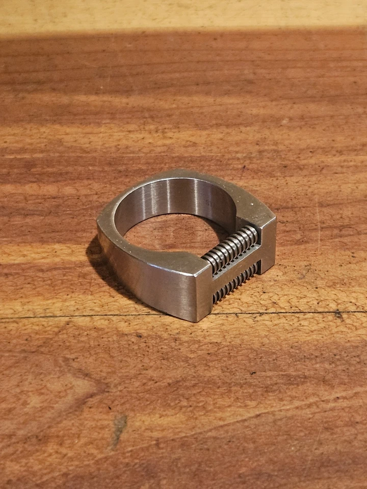 Anillo de acero inoxidable Movado para hombre - joyería de alianza de boda plateada, talla 10 Foto 2 de 4