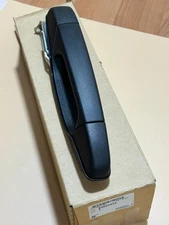 NEW GENUINE GM OEM REAR DOOR- HANDLE OUTSIDE EXTERIOR LEFT GMC 84053452