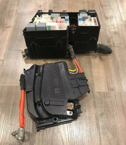 2013-2018 Ford Focus ST Engine Bay Battery Terminal Fuse Junction Relay