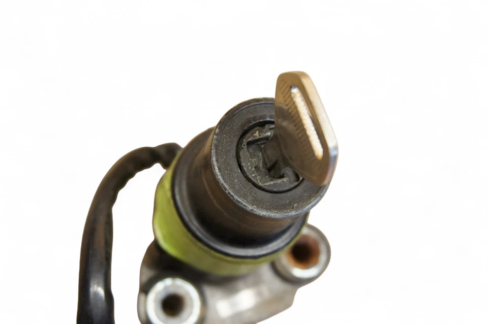 INTERRUPTOR DE ENCENDIDO KAWASAKI KZ750 Kz 750 llave K196 *2720D Foto 2 de 4