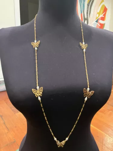 VINTAGE RETRO AVON Butterfly Accents Necklace  New