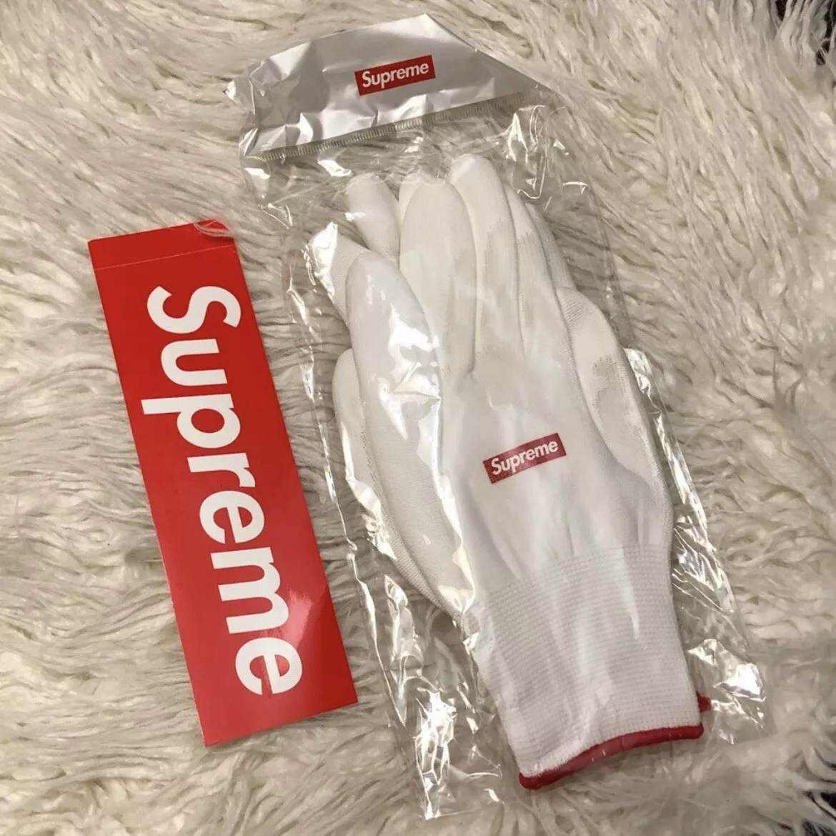 Gants caoutchoutés Supreme FW20 NEUF blanc d'exploitation. Autocollant avec achat 